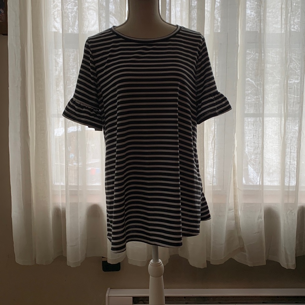 Black & white striped top. Size Large.